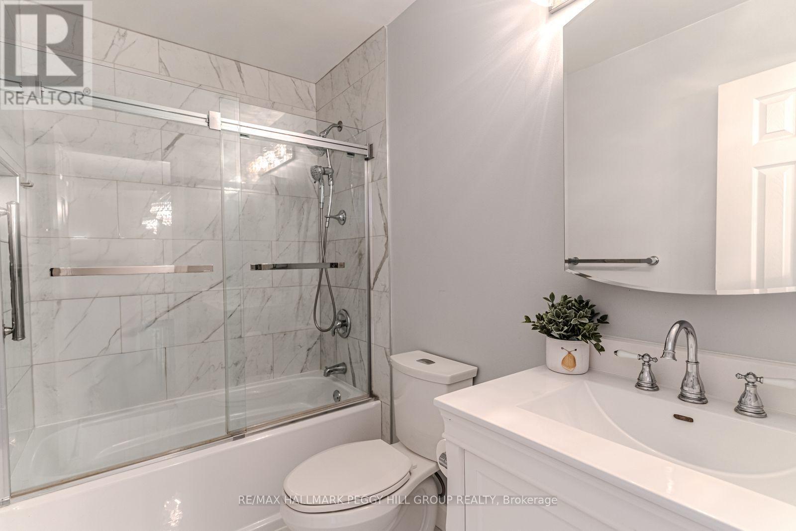 17 Bruce Crescent, Barrie, ON - Indoor Photo Showing Bathroom