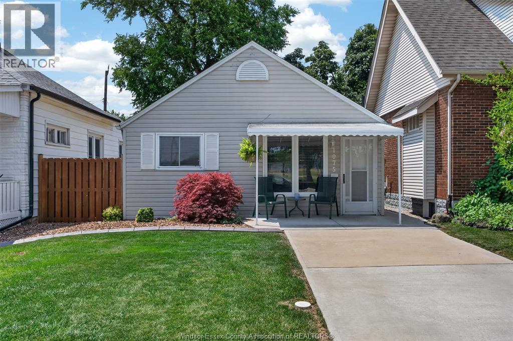 1075 Curry, Windsor, ON - Outdoor With Deck Patio Veranda