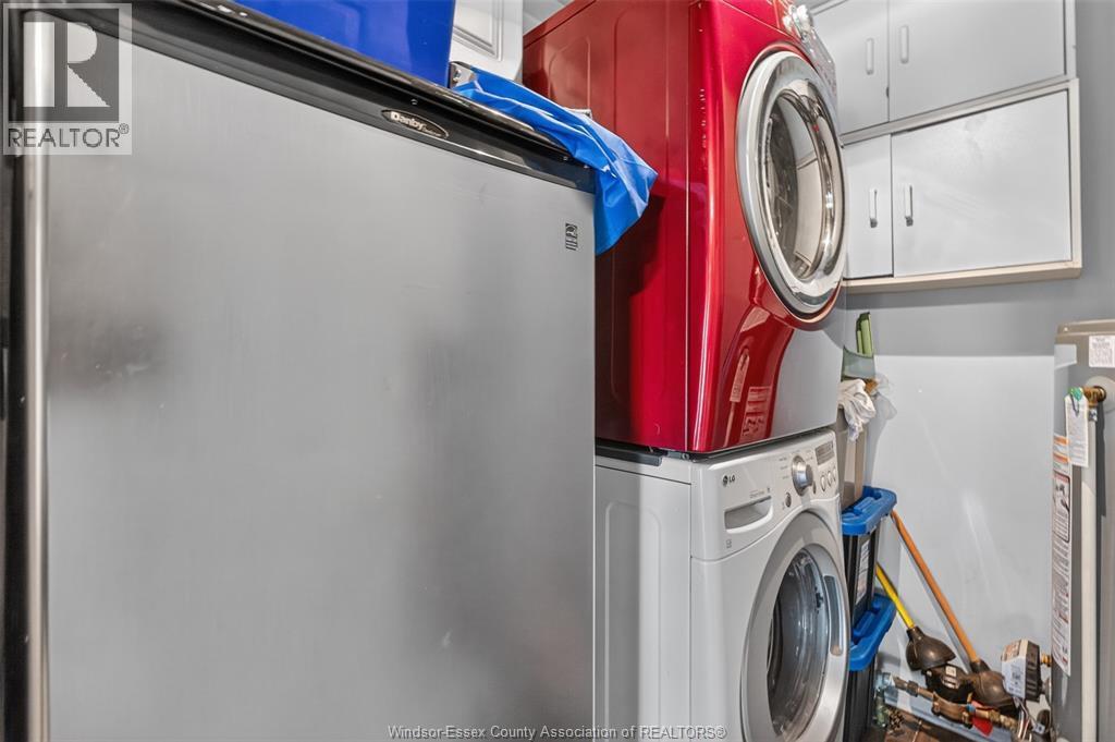 1075 Curry, Windsor, ON - Indoor Photo Showing Laundry Room