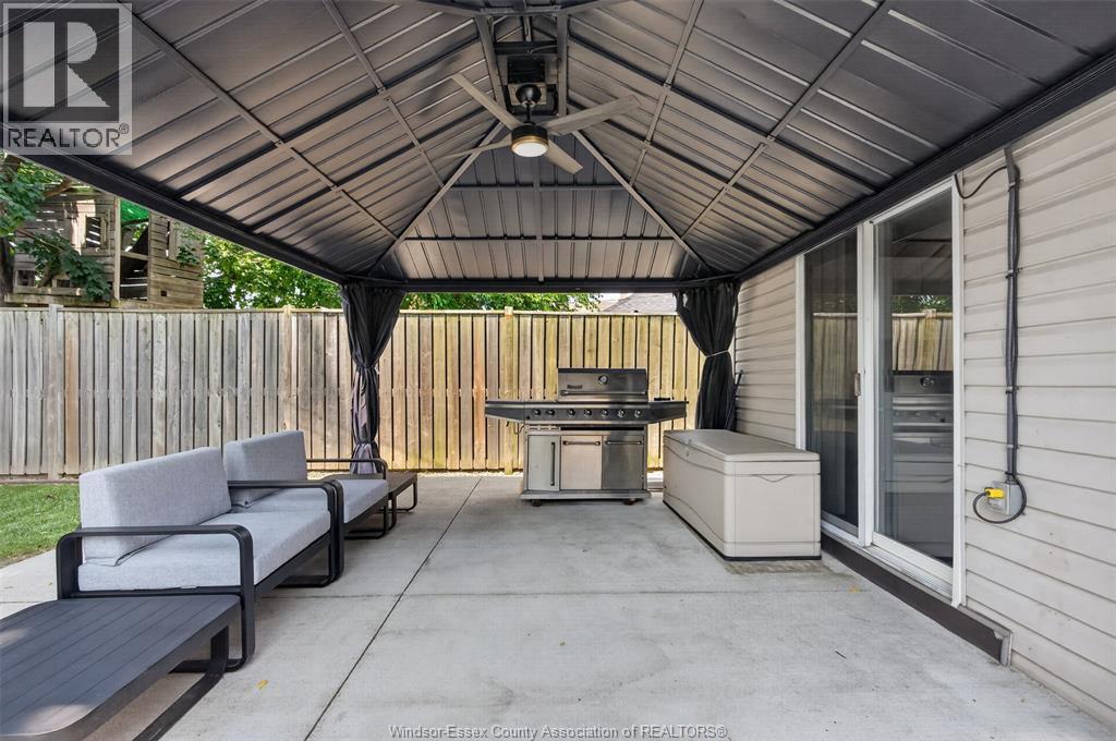 1075 Curry, Windsor, ON - Outdoor With Deck Patio Veranda With Exterior