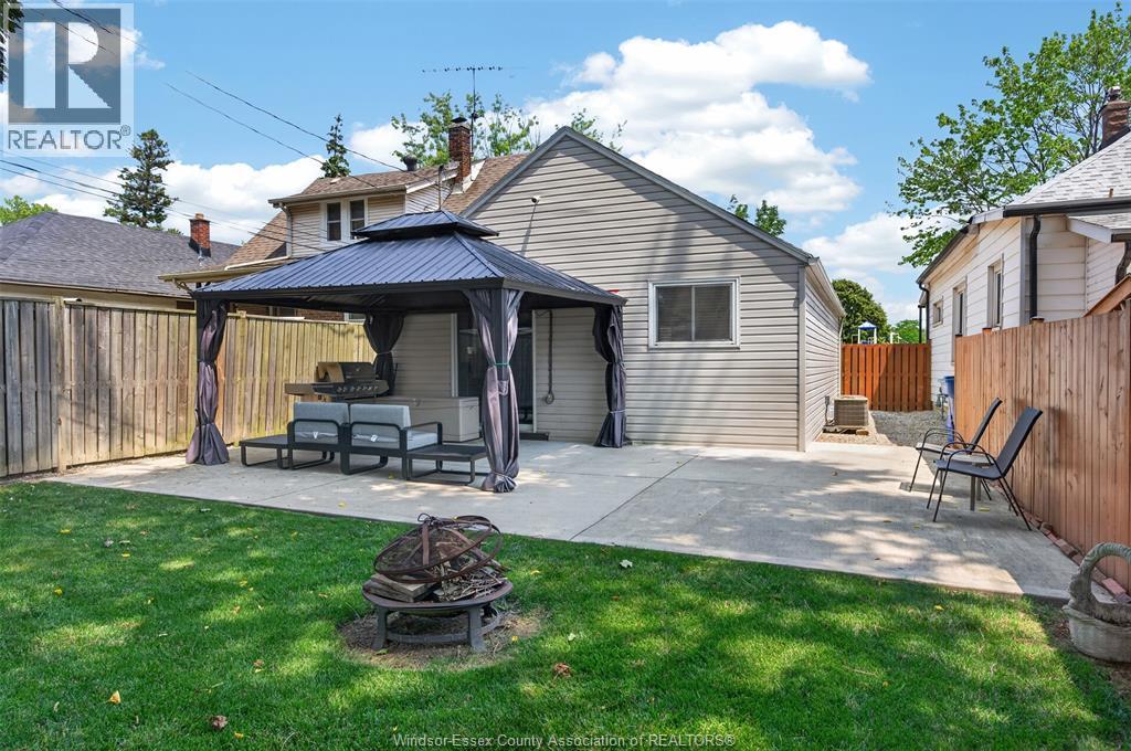 1075 Curry, Windsor, ON - Outdoor With Deck Patio Veranda