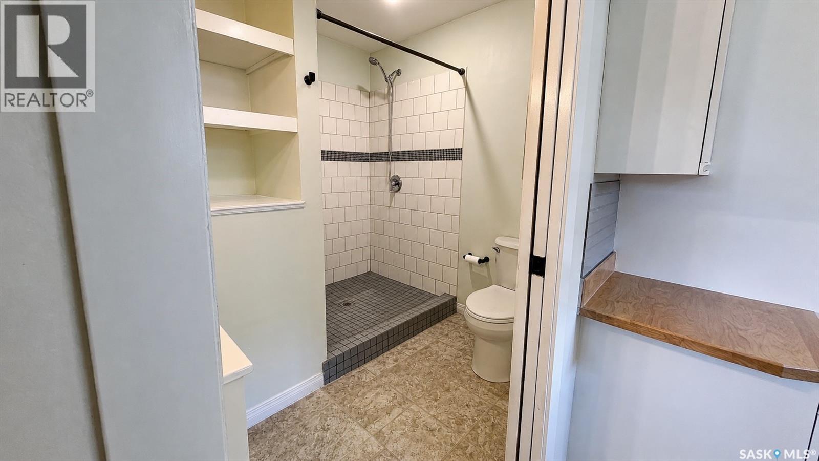 413 L Avenue N, Saskatoon, SK - Indoor Photo Showing Bathroom