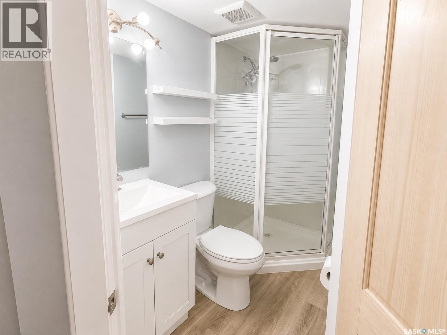 413 L Avenue N, Saskatoon, SK - Indoor Photo Showing Bathroom