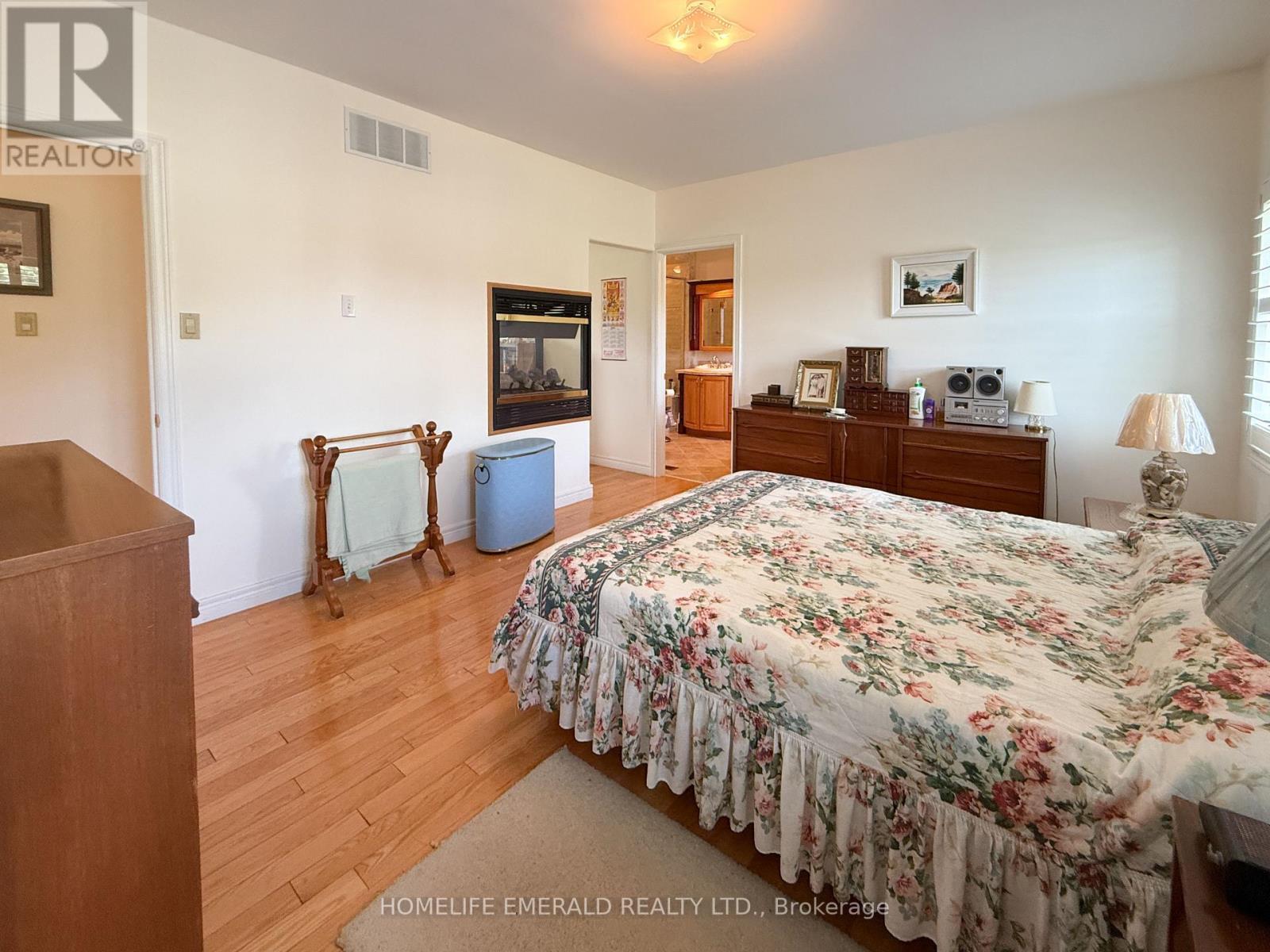 3175 3/4 Concession, Clearview, ON - Indoor Photo Showing Bedroom