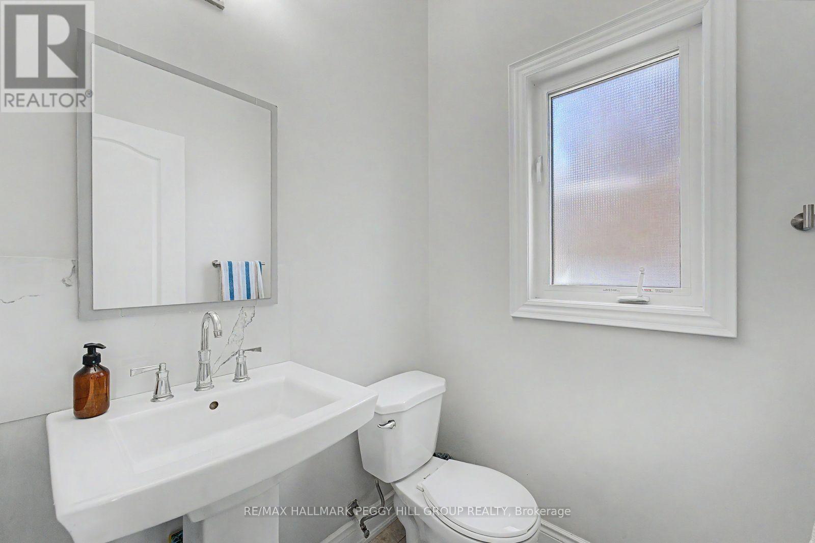Upper - 53 Nathan Crescent, Barrie, ON - Indoor Photo Showing Bathroom