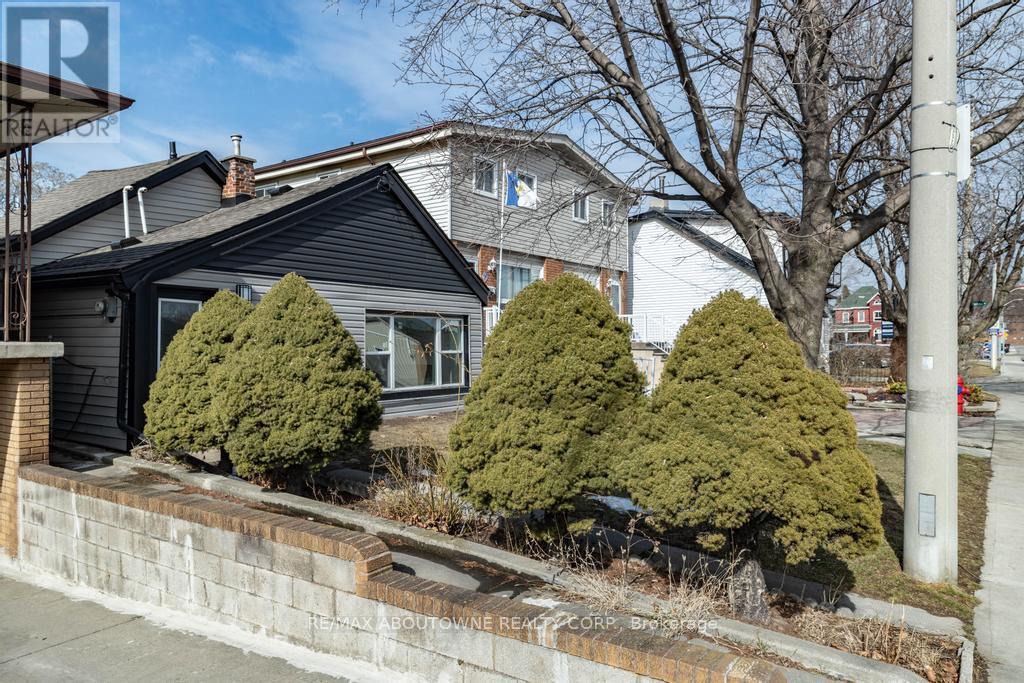 131 West Avenue N, Hamilton, ON - Outdoor