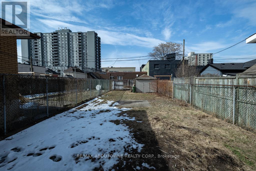 131 West Avenue N, Hamilton, ON - Outdoor