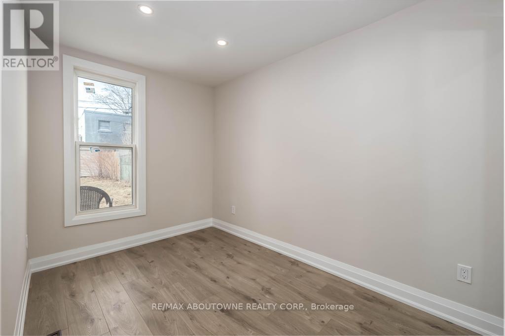 131 West Avenue N, Hamilton, ON - Indoor Photo Showing Other Room