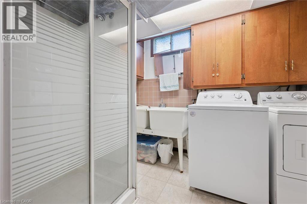 18 Strathcona Crescent, Kitchener, ON - Indoor Photo Showing Laundry Room