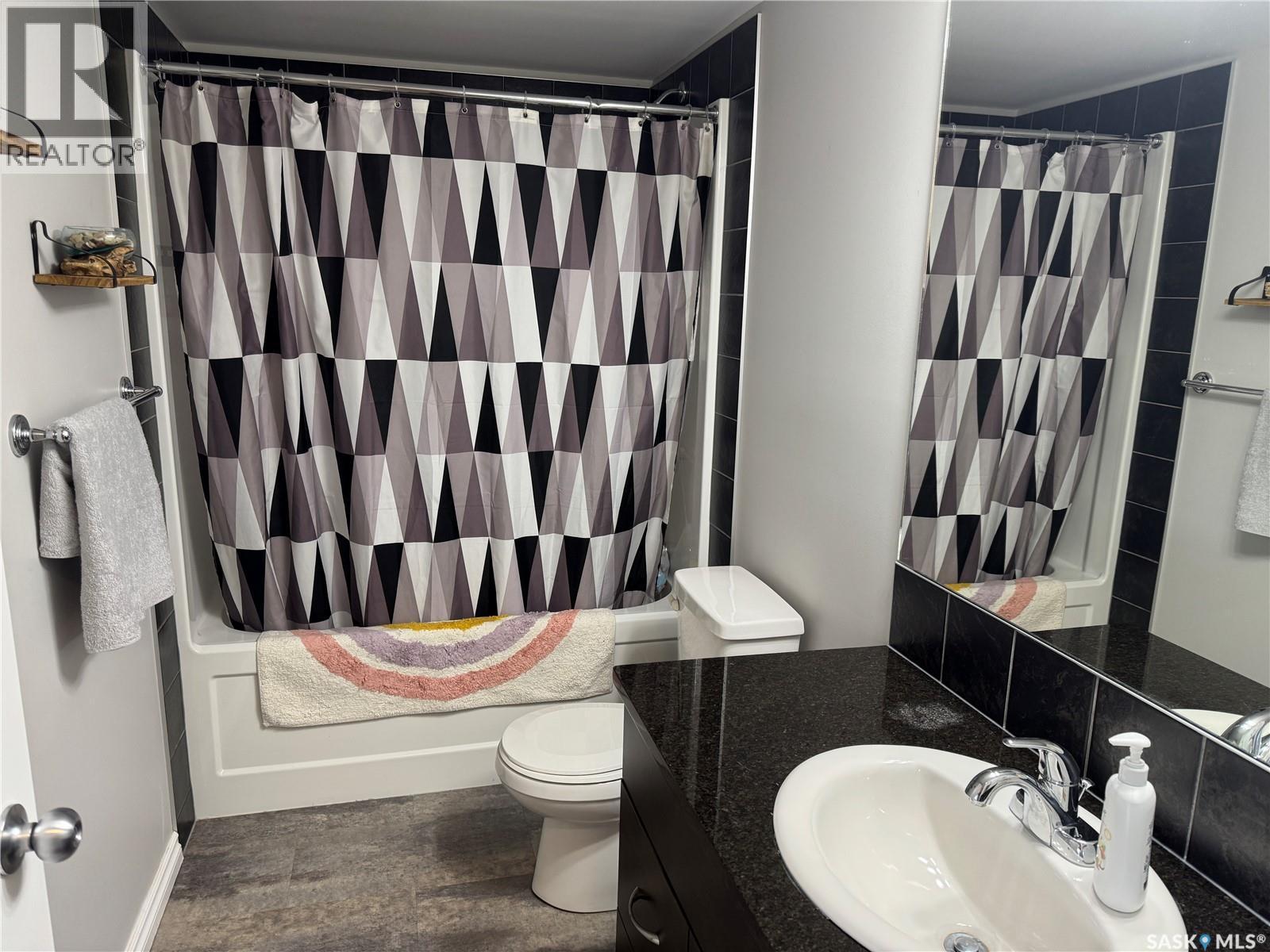108 210 Rajput Way, Saskatoon, SK - Indoor Photo Showing Bathroom