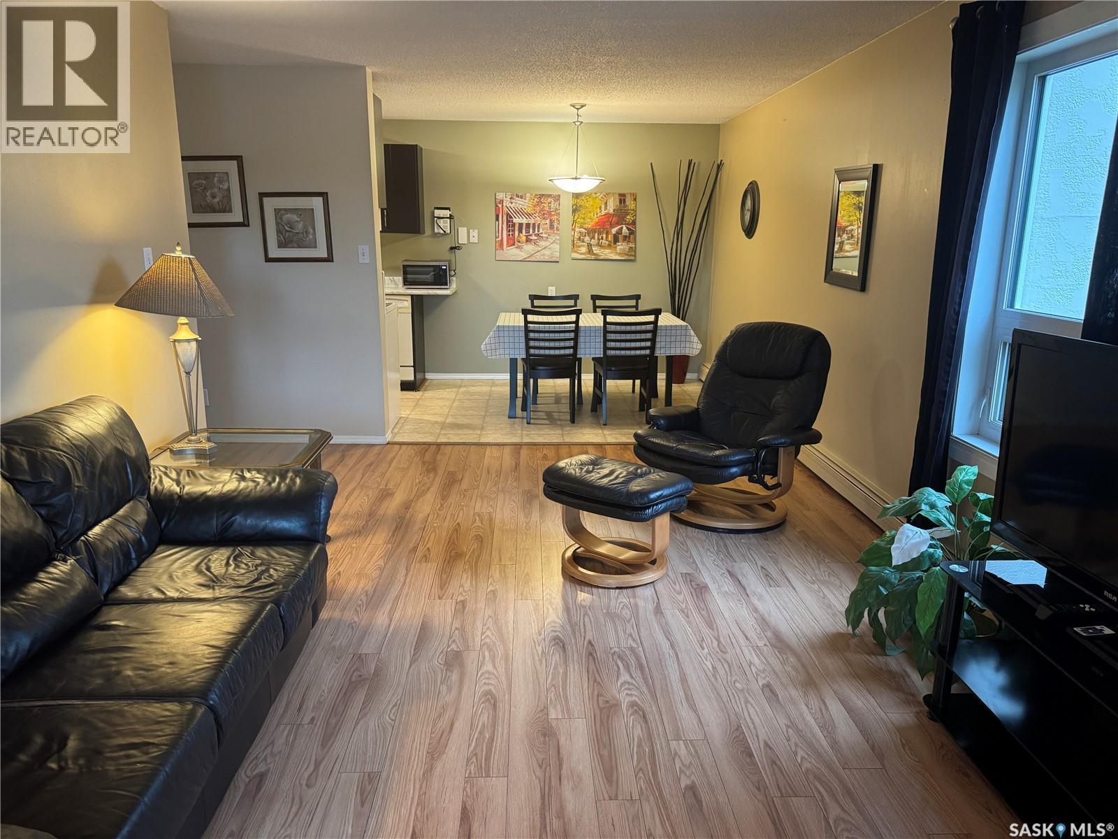 237 510 Prairie Avenue, Saskatoon, SK - Indoor Photo Showing Living Room