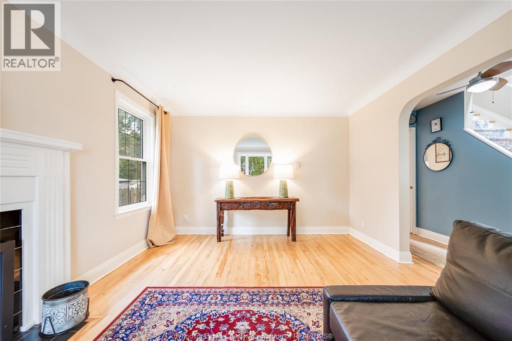 2784 Alexandra Ave, Windsor, ON - Indoor Photo Showing Living Room