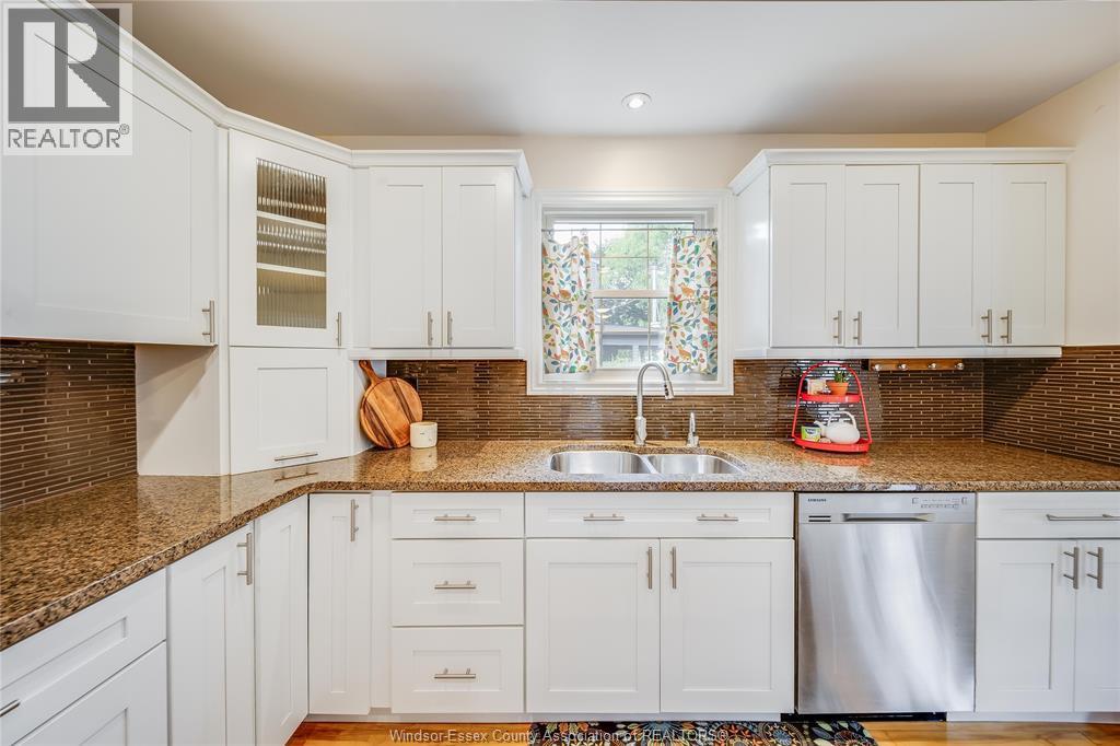 2784 Alexandra Ave, Windsor, ON - Indoor Photo Showing Kitchen With Double Sink