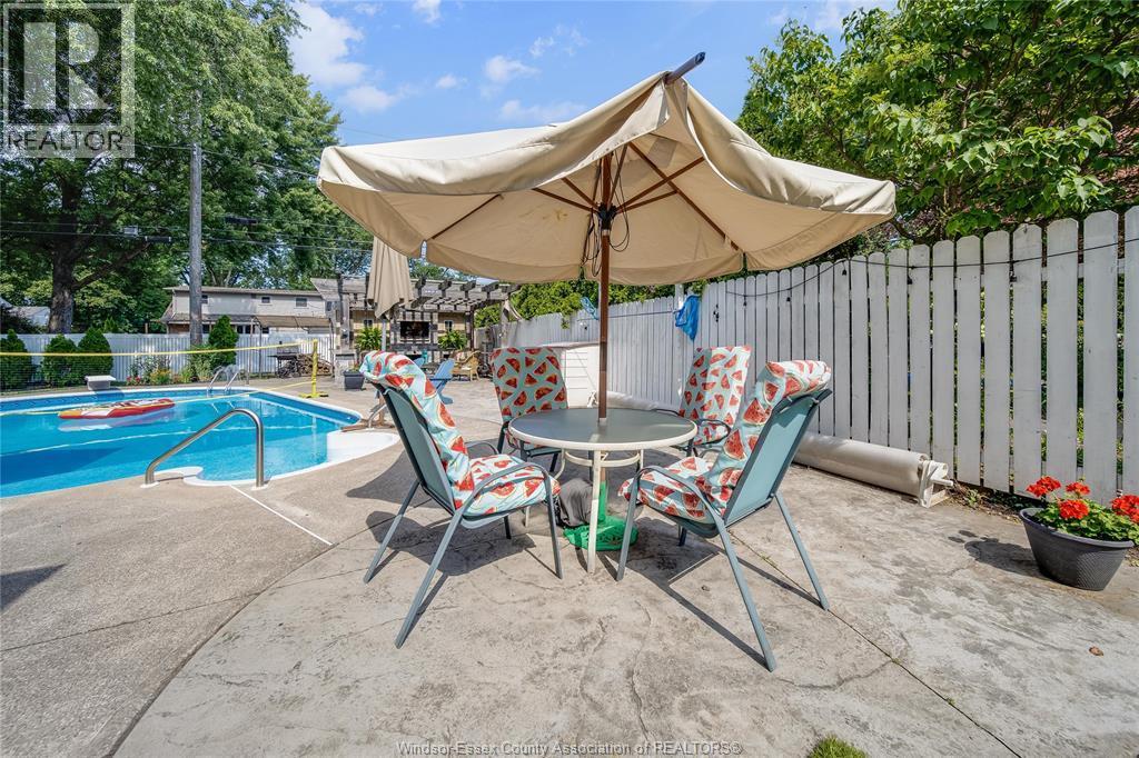 2784 Alexandra Ave, Windsor, ON - Outdoor With In Ground Pool With Deck Patio Veranda