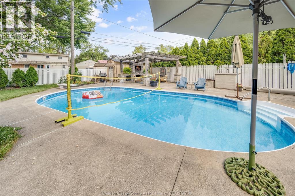 2784 Alexandra Ave, Windsor, ON - Outdoor With In Ground Pool