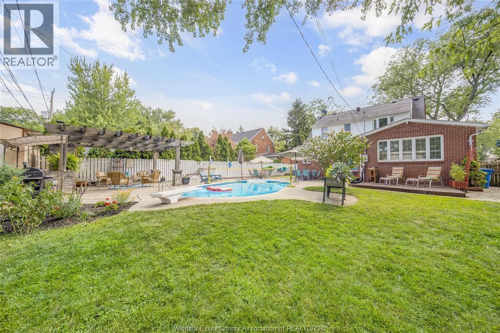 2784 Alexandra Ave, Windsor, ON - Outdoor With In Ground Pool