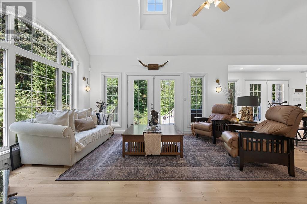 966 Fourth Lin E, Sault Ste. Marie, ON - Indoor Photo Showing Living Room