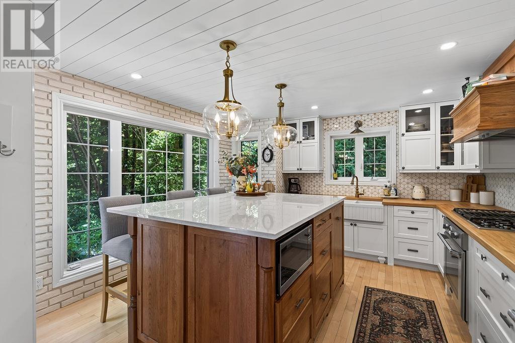966 Fourth Lin E, Sault Ste. Marie, ON - Indoor Photo Showing Kitchen