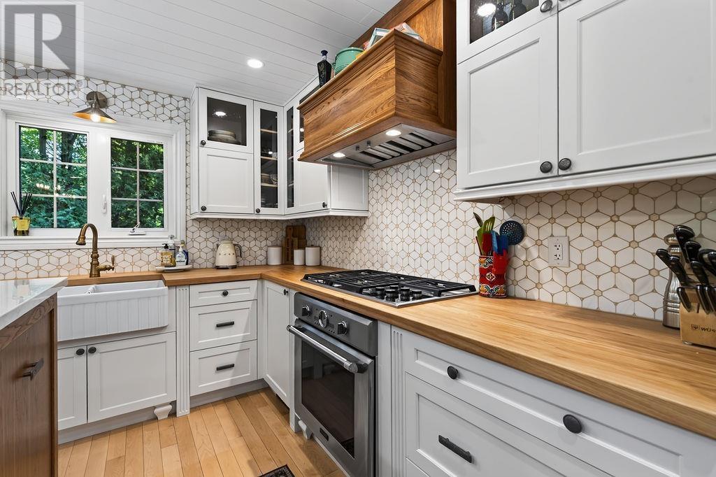 966 Fourth Lin E, Sault Ste. Marie, ON - Indoor Photo Showing Kitchen