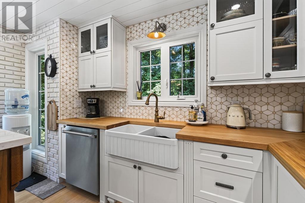 966 Fourth Lin E, Sault Ste. Marie, ON - Indoor Photo Showing Kitchen With Double Sink