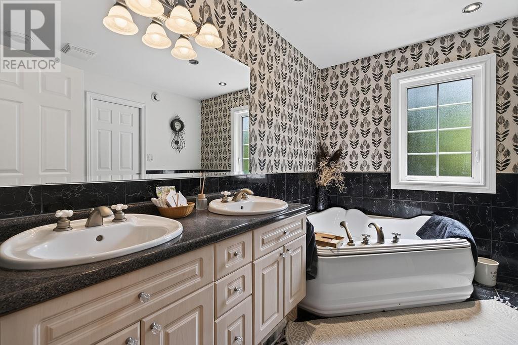 966 Fourth Lin E, Sault Ste. Marie, ON - Indoor Photo Showing Bathroom