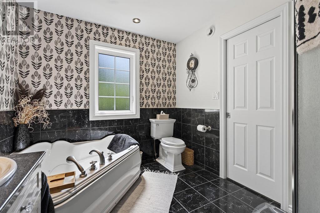 966 Fourth Lin E, Sault Ste. Marie, ON - Indoor Photo Showing Bathroom