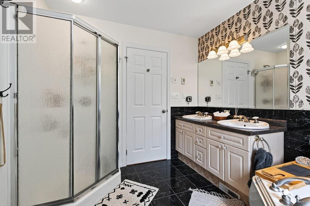 966 Fourth Lin E, Sault Ste. Marie, ON - Indoor Photo Showing Bathroom