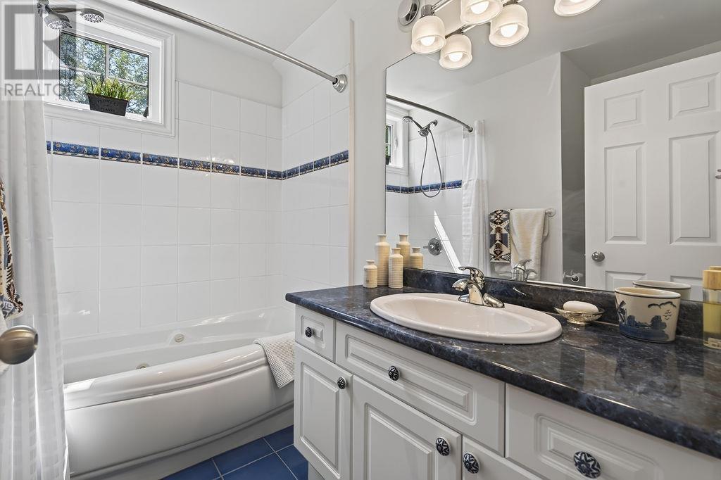 966 Fourth Lin E, Sault Ste. Marie, ON - Indoor Photo Showing Bathroom
