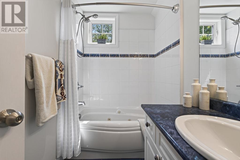 966 Fourth Lin E, Sault Ste. Marie, ON - Indoor Photo Showing Bathroom