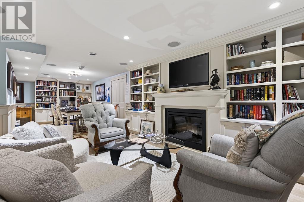 966 Fourth Lin E, Sault Ste. Marie, ON - Indoor Photo Showing Living Room With Fireplace