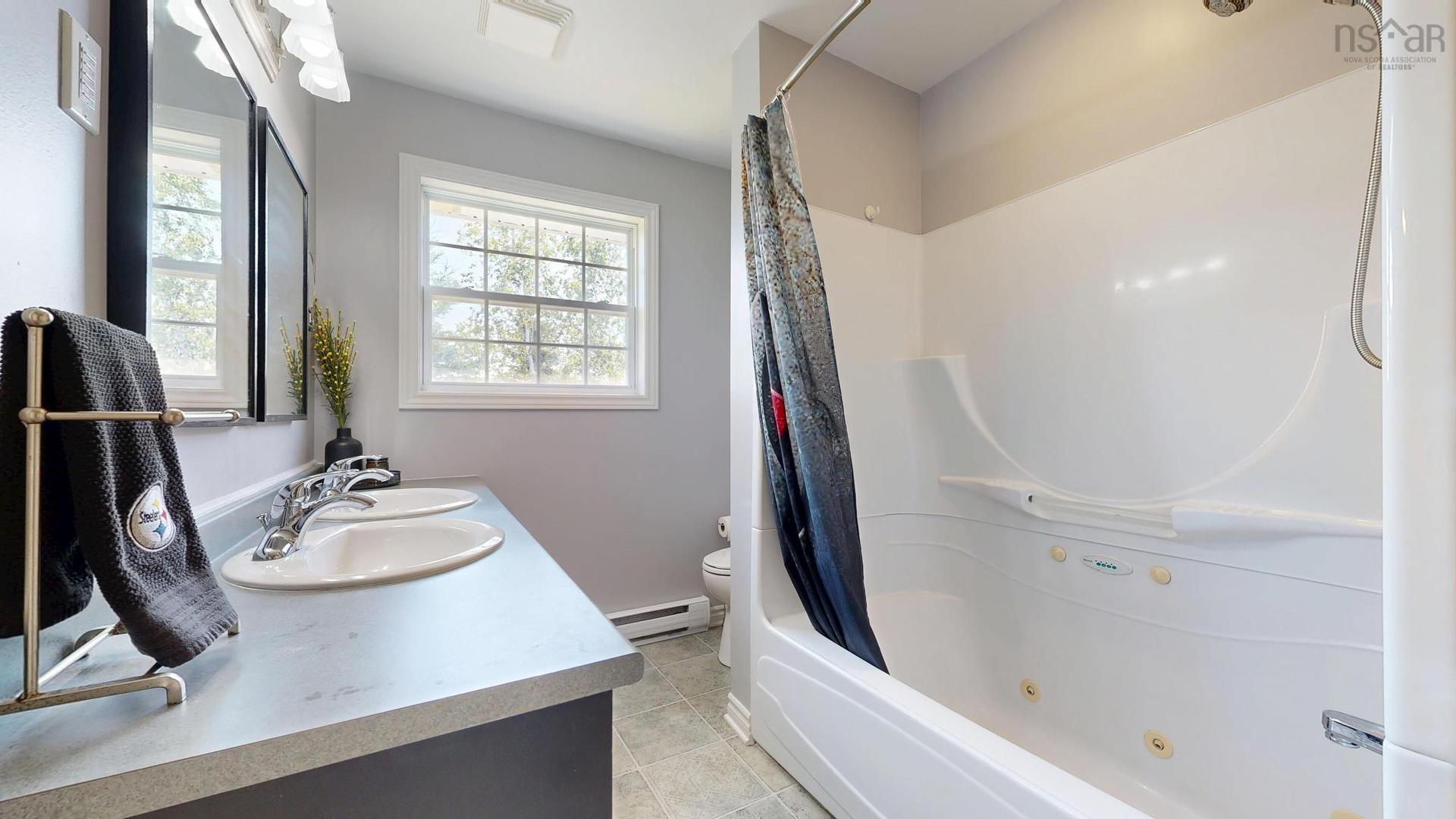 80 Apple Tree Lane, Kentville, NS - Indoor Photo Showing Bathroom