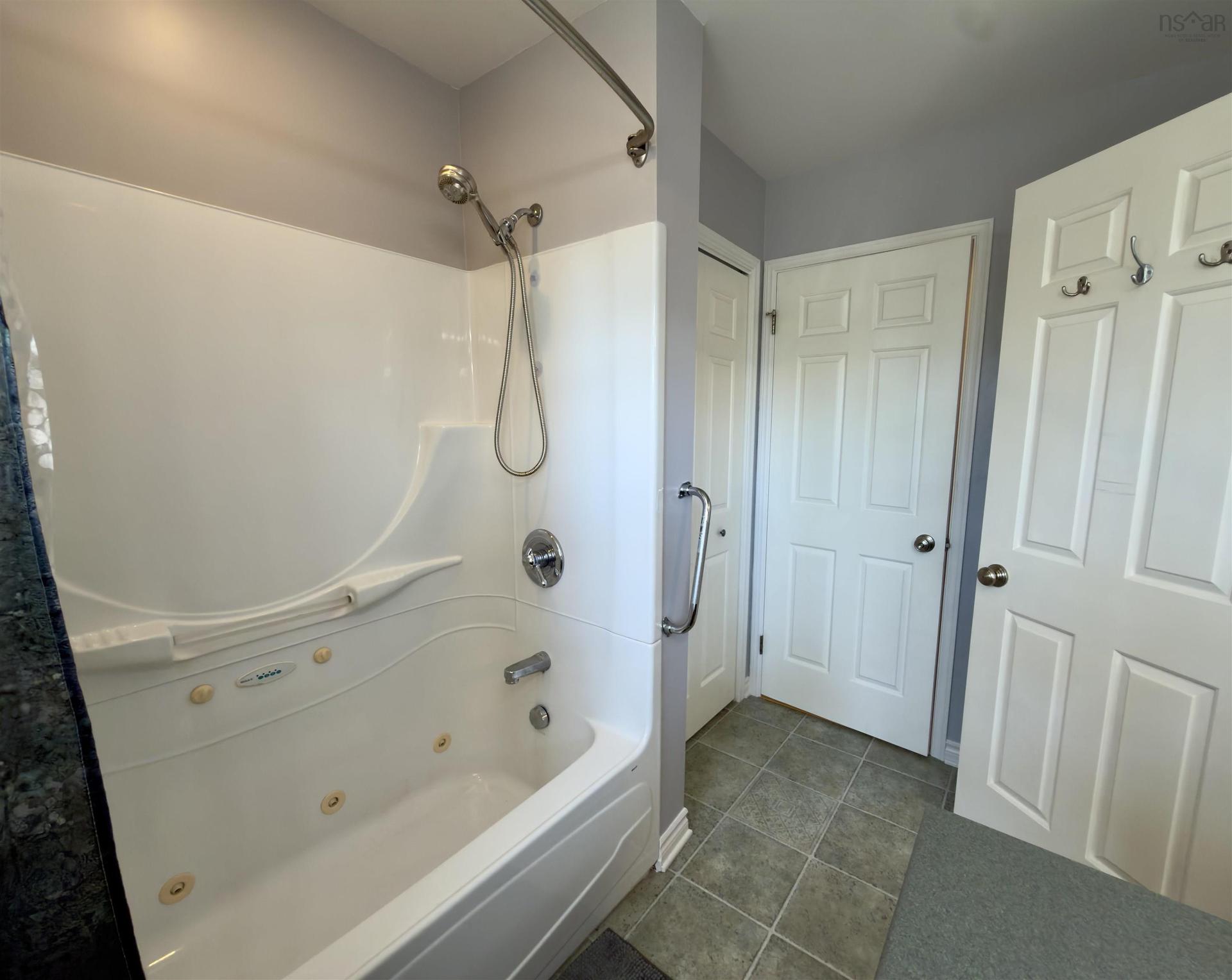 80 Apple Tree Lane, Kentville, NS - Indoor Photo Showing Bathroom