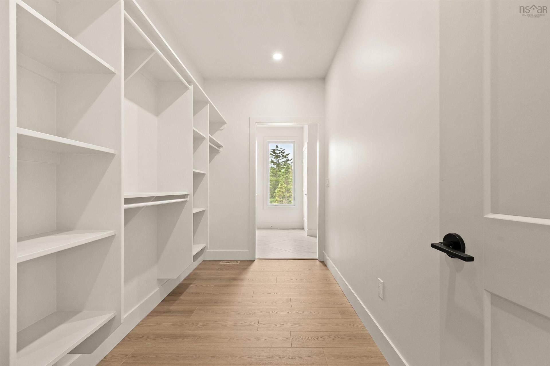 137 Parish Street, Fall River, NS - Indoor With Storage