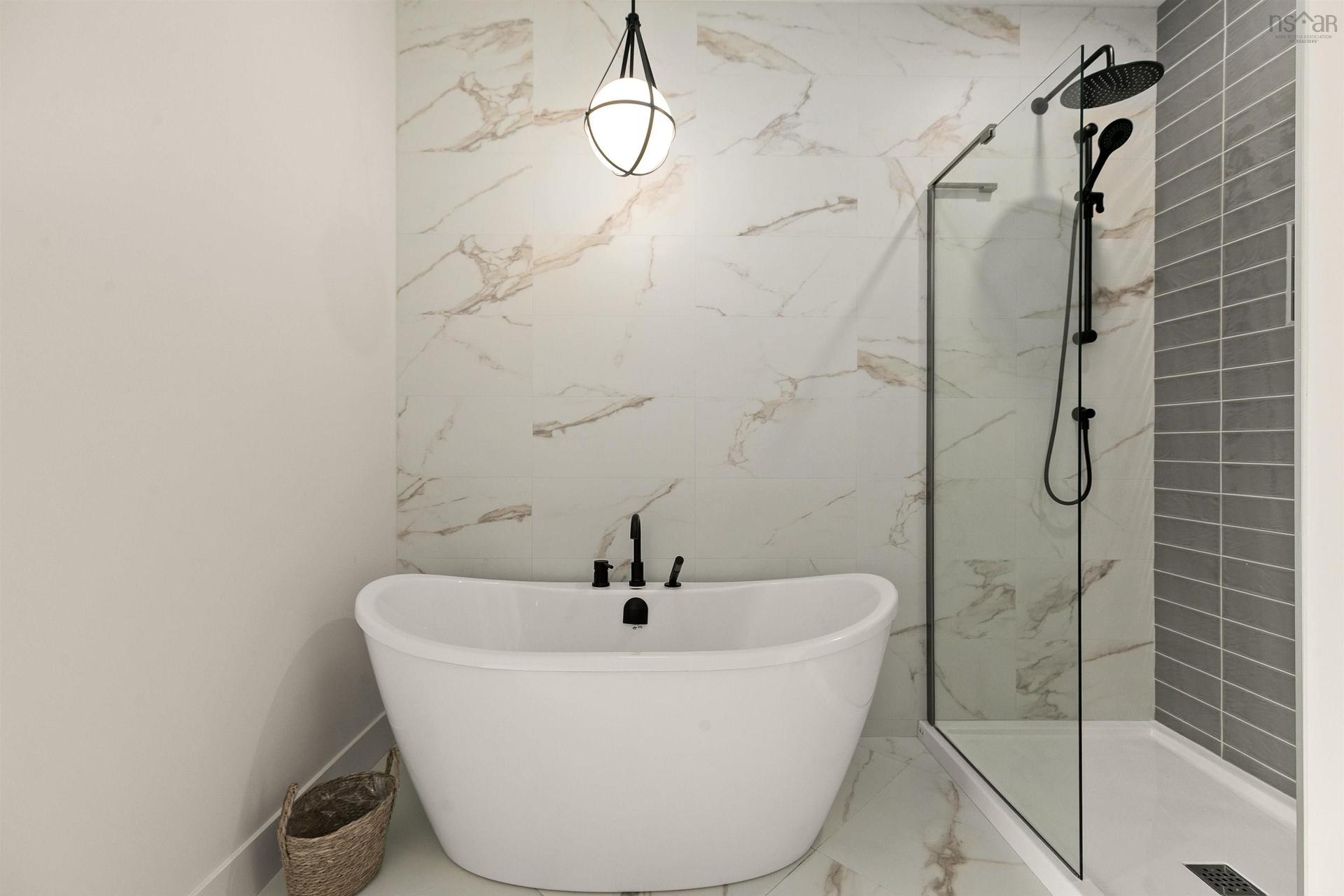 137 Parish Street, Fall River, NS - Indoor Photo Showing Bathroom