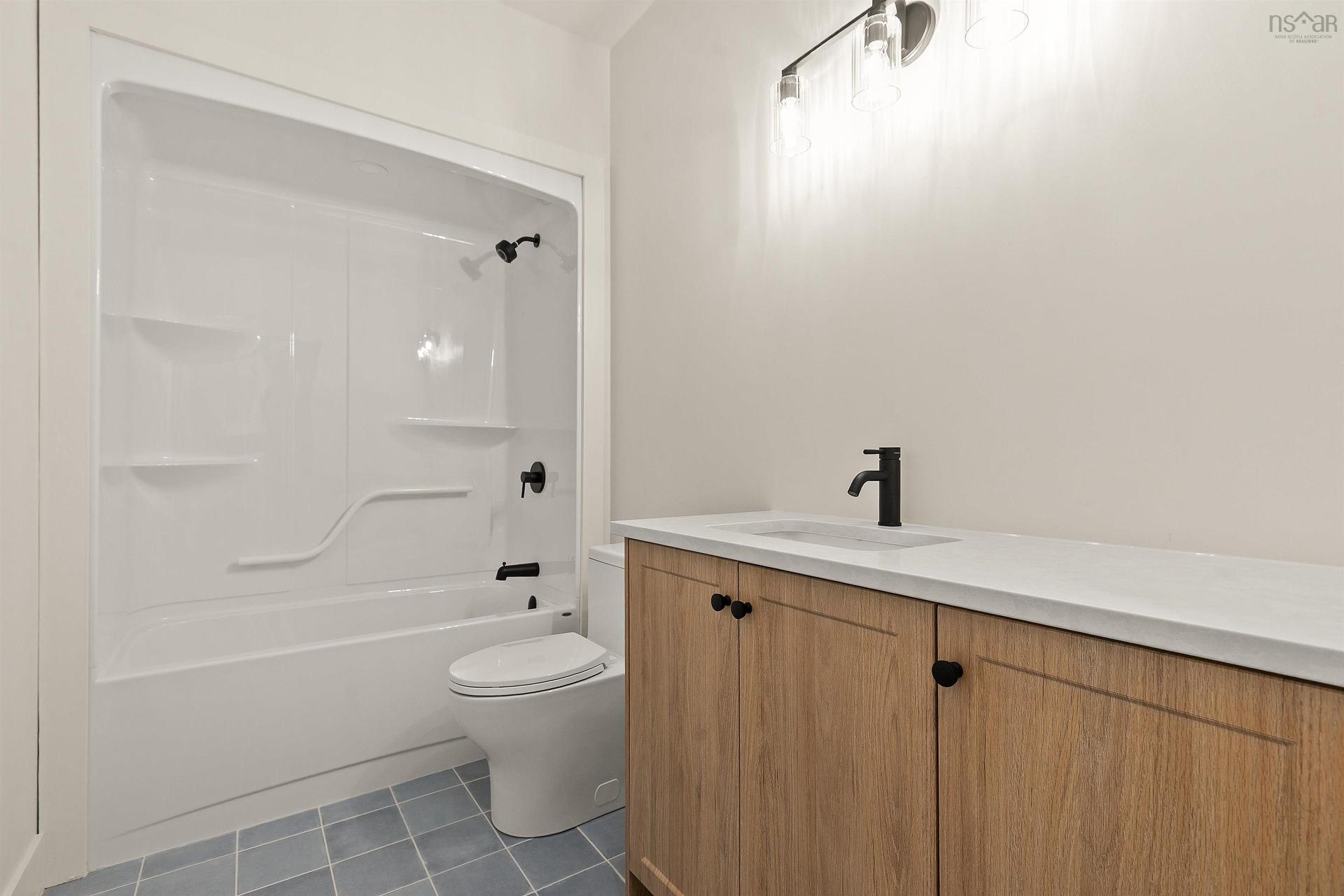 137 Parish Street, Fall River, NS - Indoor Photo Showing Bathroom