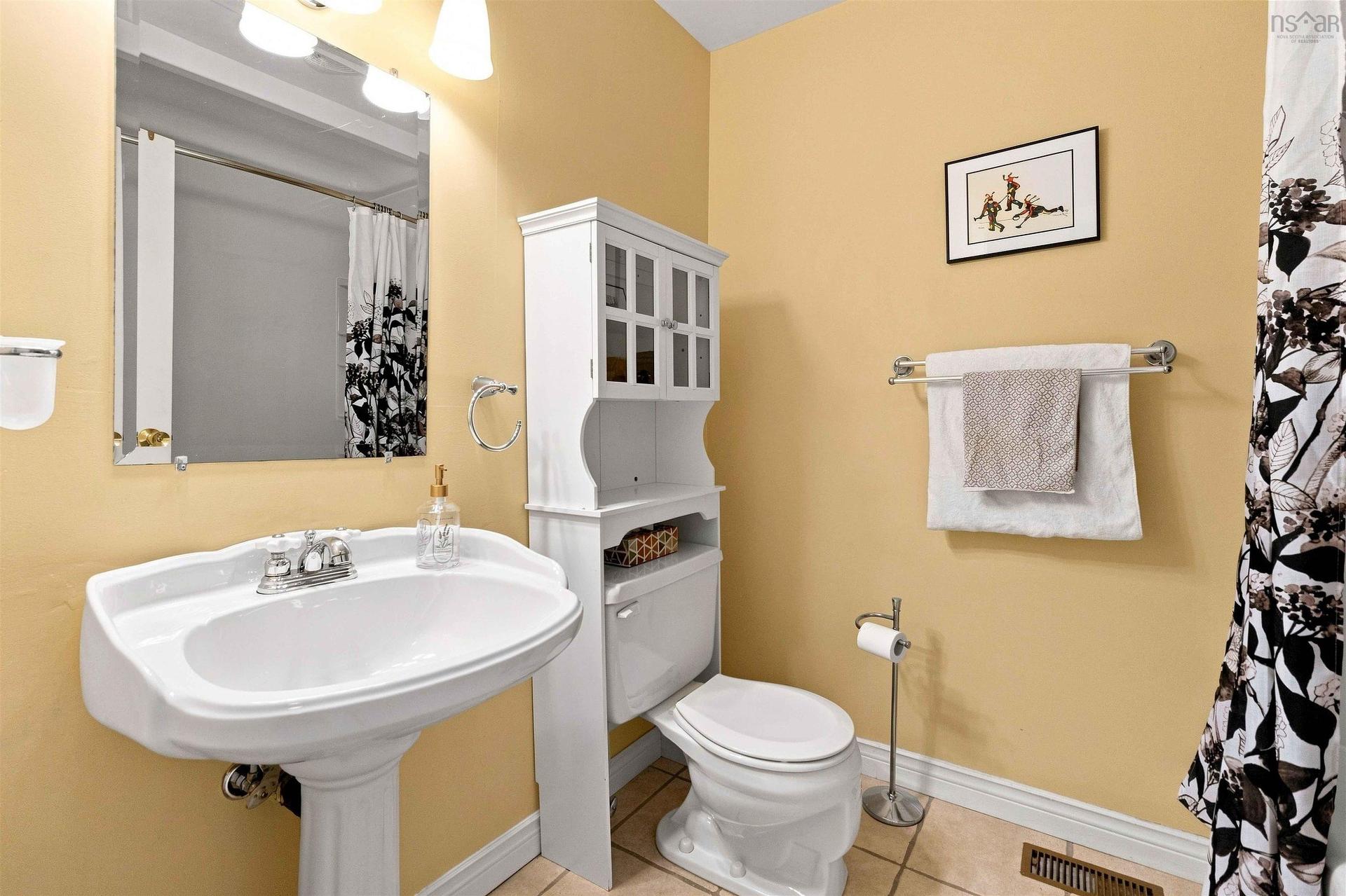 7 Forestside Crescent, Clayton Park, NS - Indoor Photo Showing Bathroom