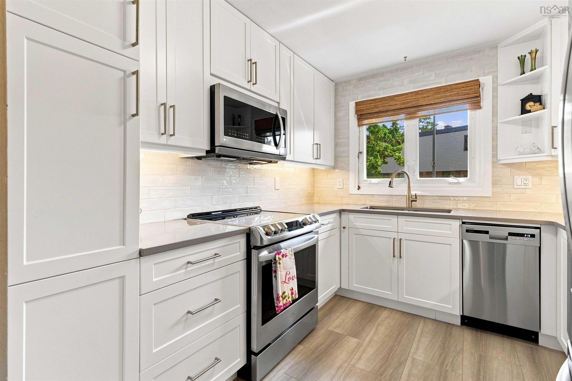 7 Forestside Crescent, Clayton Park, NS - Indoor Photo Showing Kitchen With Upgraded Kitchen