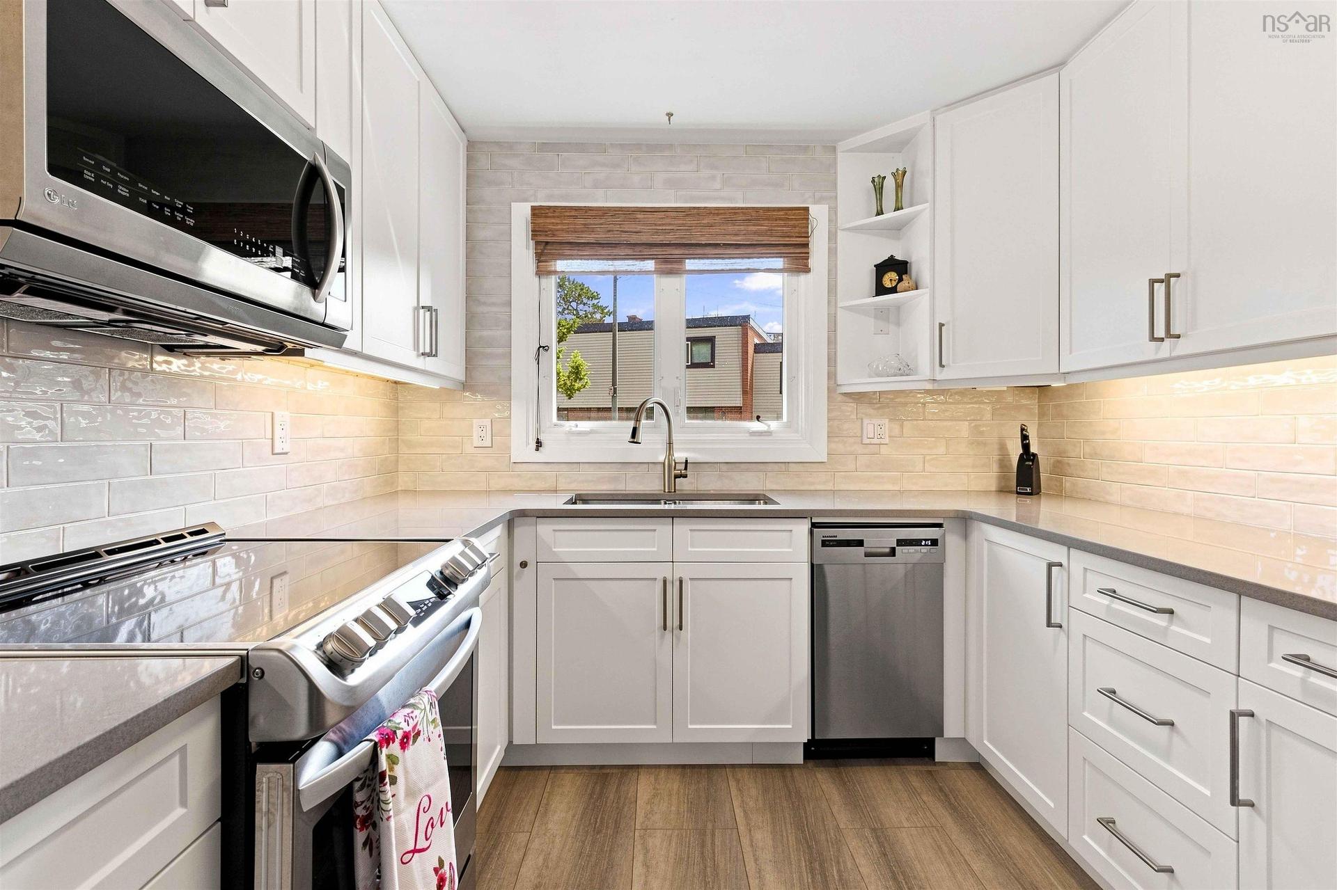 7 Forestside Crescent, Clayton Park, NS - Indoor Photo Showing Kitchen With Upgraded Kitchen