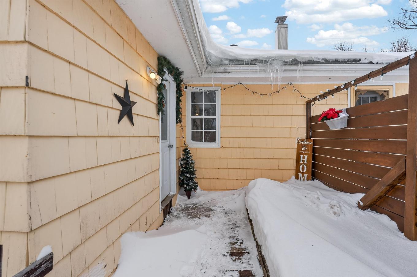 45 Meadowbank Road, Cornwall, PE - Outdoor With Exterior