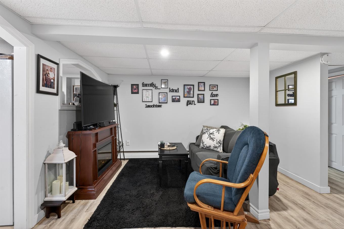 45 Meadowbank Road, Cornwall, PE - Indoor