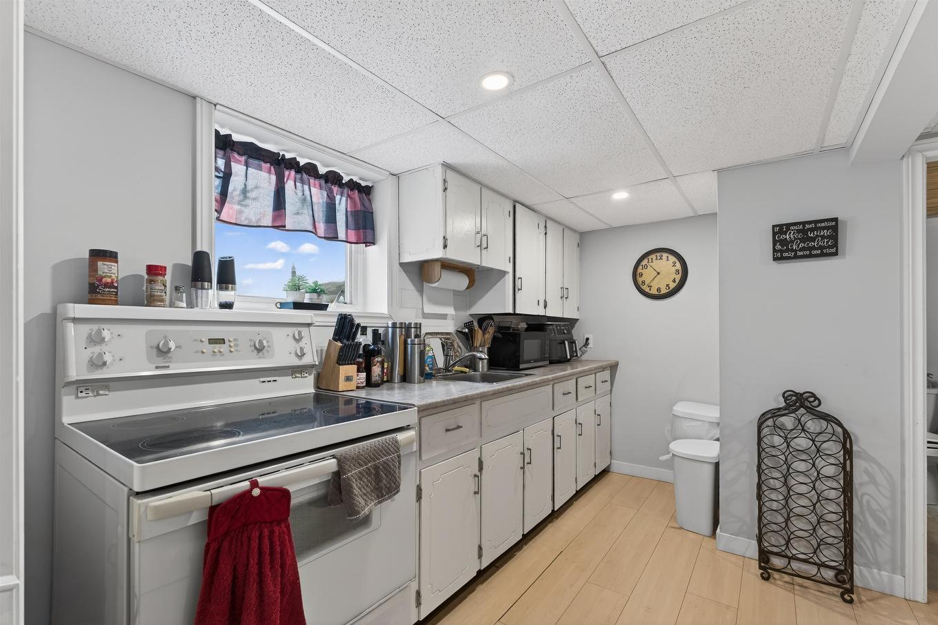45 Meadowbank Road, Cornwall, PE - Indoor Photo Showing Kitchen