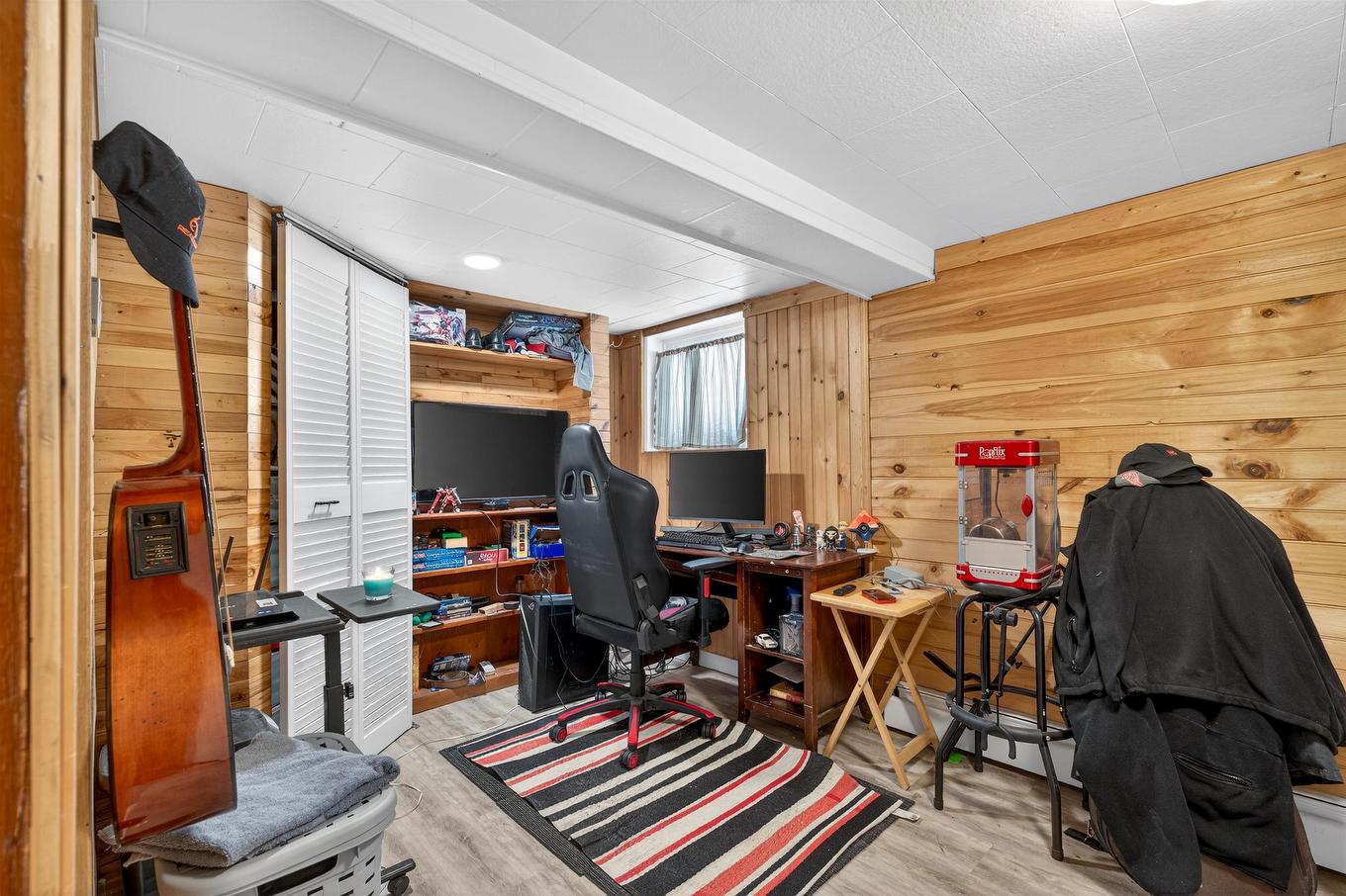 45 Meadowbank Road, Cornwall, PE - Indoor