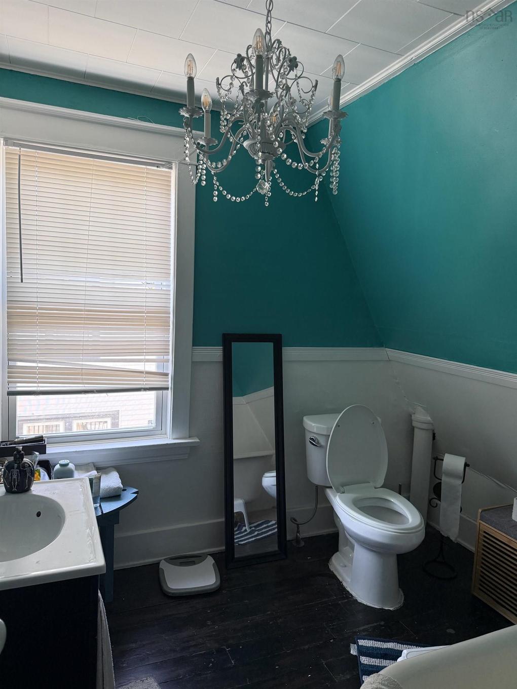 45 Scotia Street, Bridgewater, NS - Indoor Photo Showing Bathroom