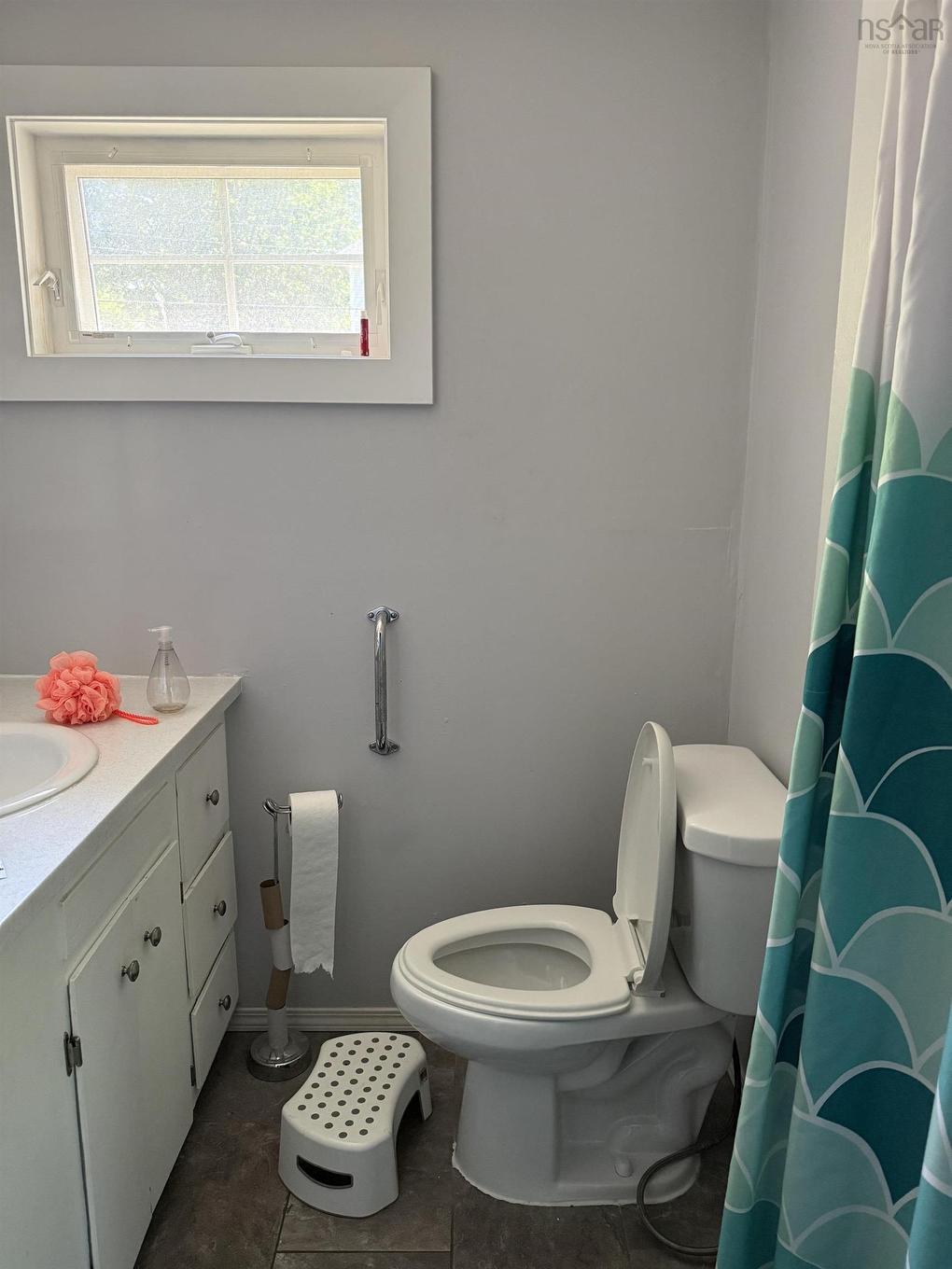 45 Scotia Street, Bridgewater, NS - Indoor Photo Showing Bathroom