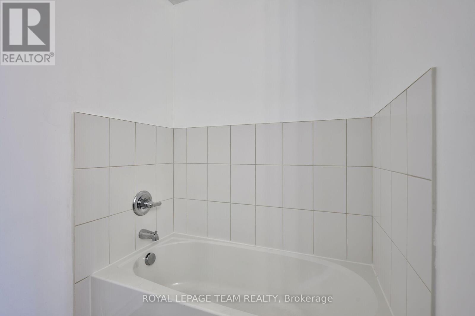 H - 105 Fraser Fields Way, Ottawa, ON - Indoor Photo Showing Bathroom