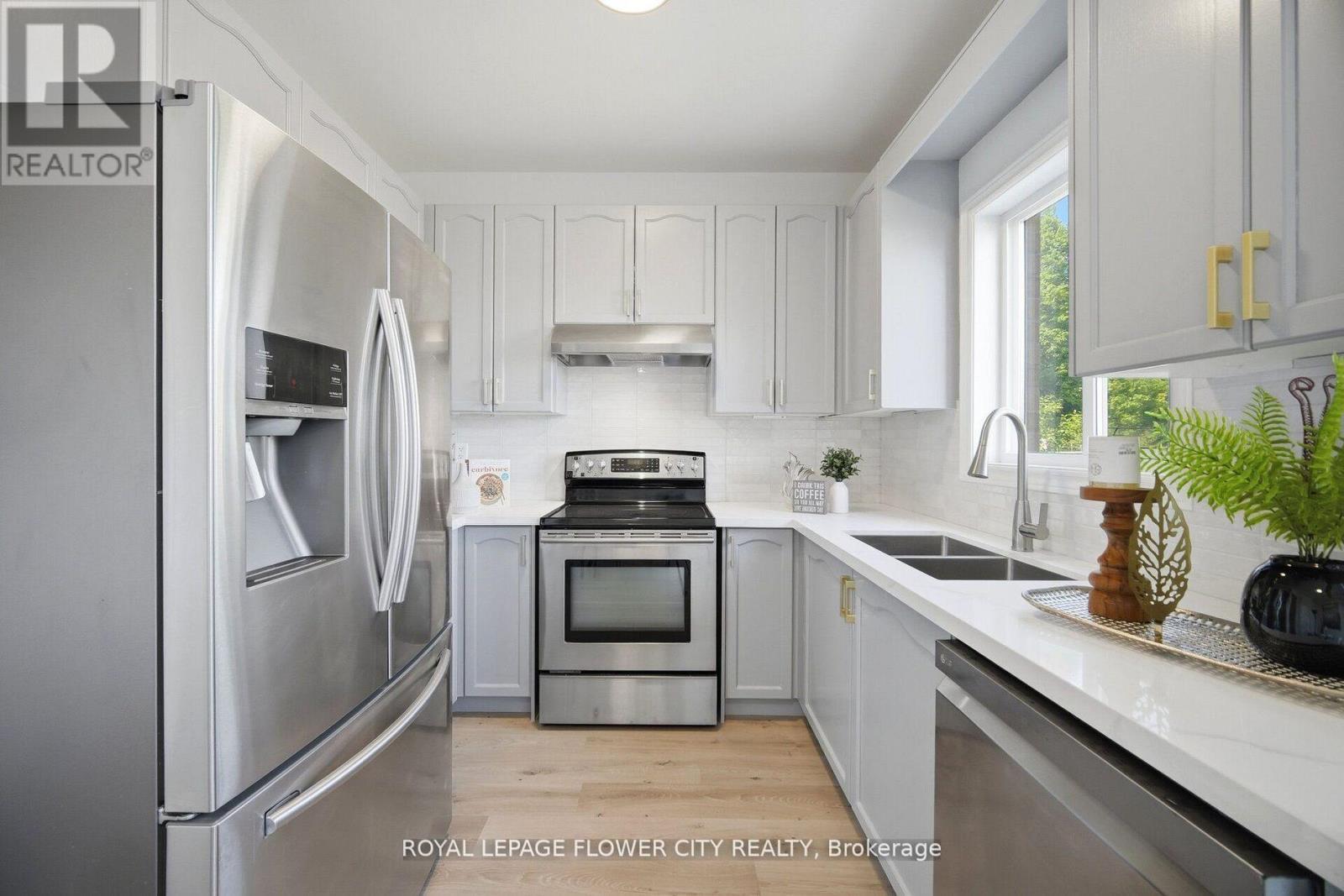 24 Martree Crescent, Brampton, ON - Indoor Photo Showing Kitchen With Double Sink