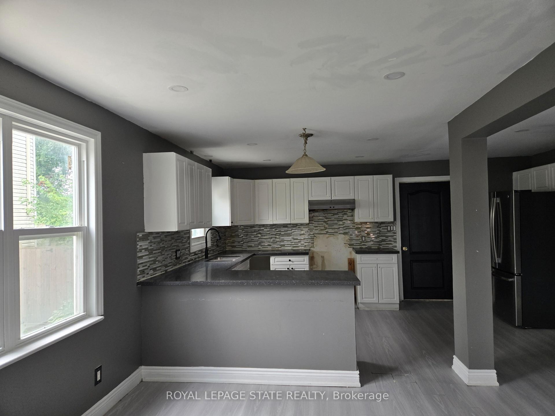 6269 Franklin Avenue, Niagara Falls, ON - Indoor Photo Showing Kitchen
