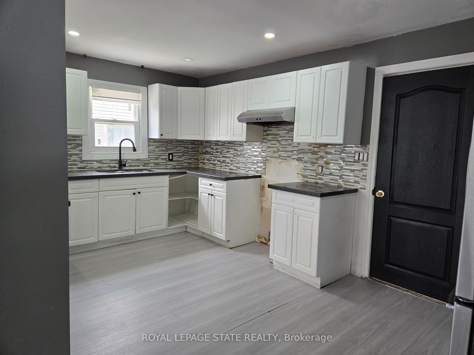 6269 Franklin Avenue, Niagara Falls, ON - Indoor Photo Showing Kitchen