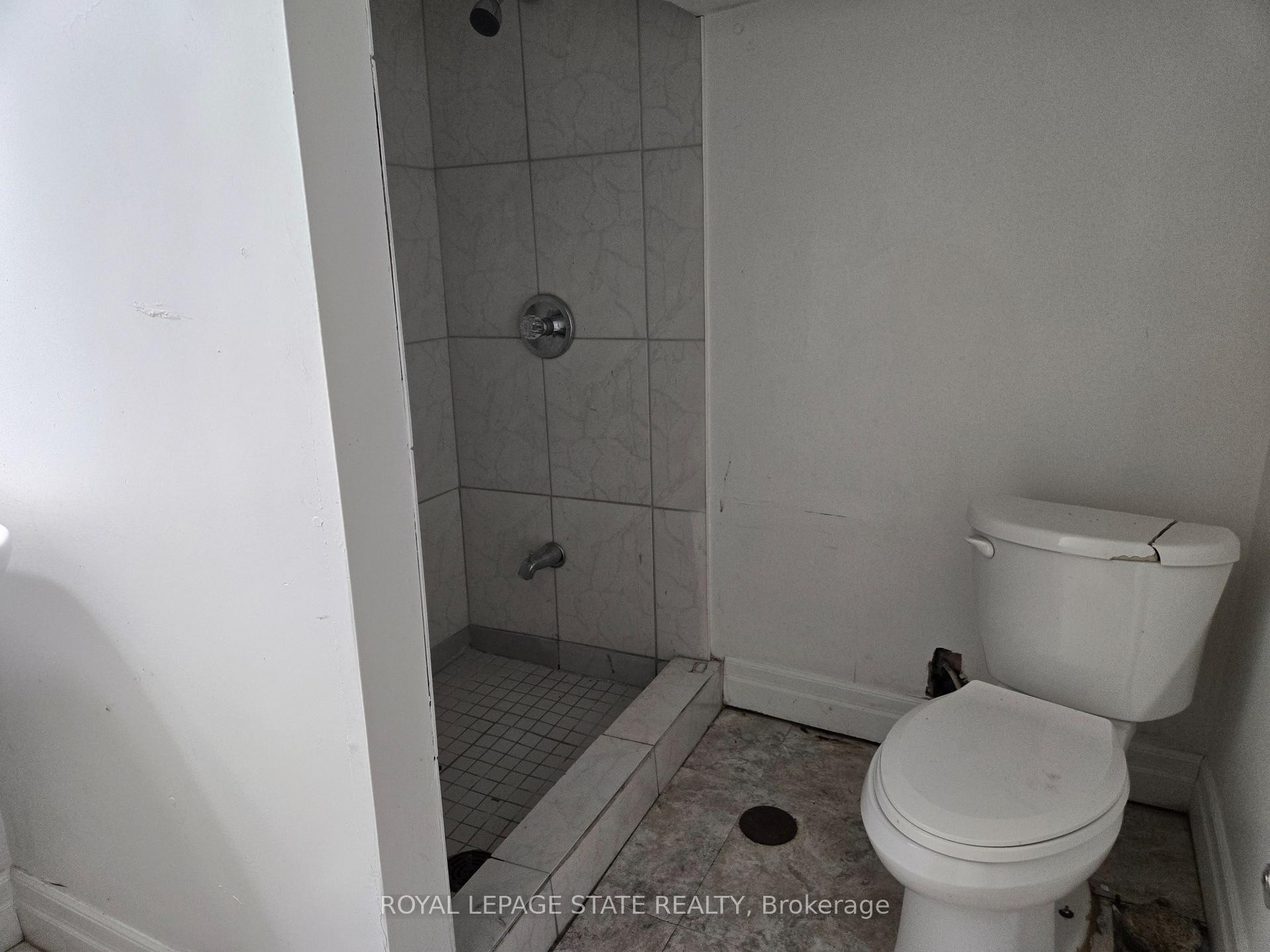 6269 Franklin Avenue, Niagara Falls, ON - Indoor Photo Showing Bathroom