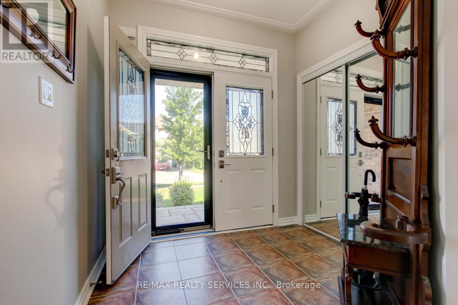 35 Hardgate Crescent, Brampton, ON - Indoor Photo Showing Other Room